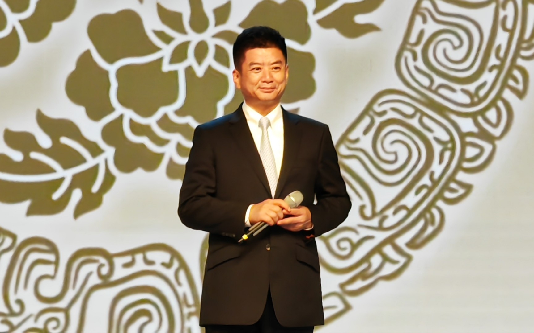 京剧《空城计》唱段"我本是卧龙岗散淡的人",杜镇杰演唱(自配字幕)