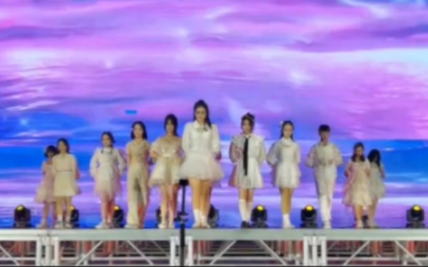 [图]【龙泉中学元旦晚会】龙泉有属于自己的IZ*ONE.属于2024的蒜蒜蒜 幻想童话（secret story of the swan）舞蹈翻跳