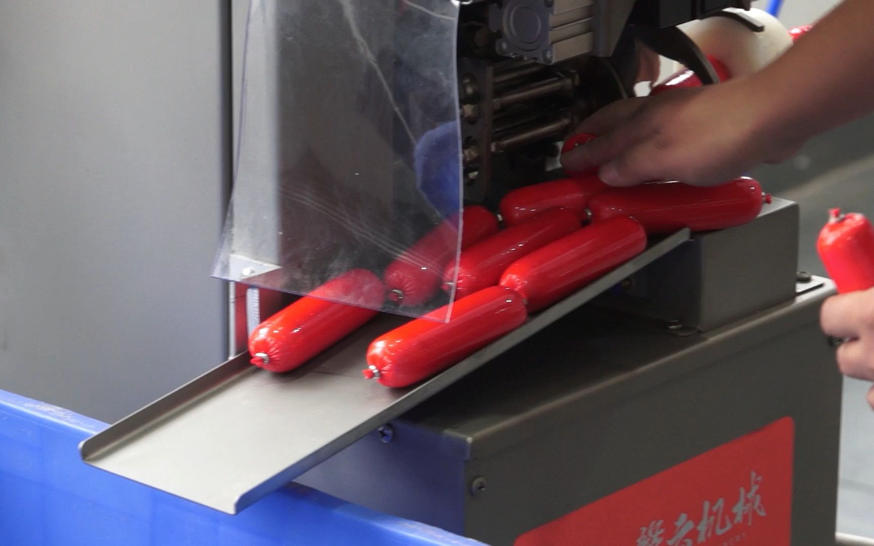 自动化火腿肠加工机器哪里有卖,商用火腿肠灌肠打扣机