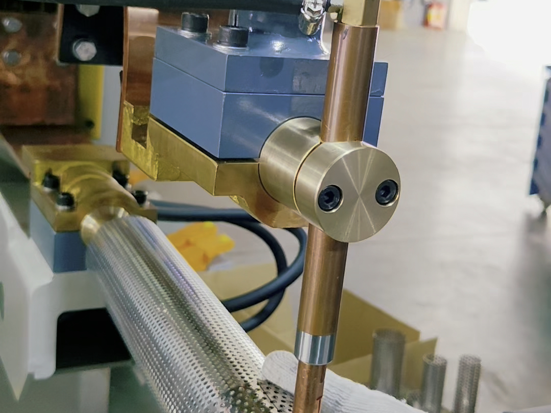 滤芯轻松焊接焊缝美观#气动点焊机#长臂点焊机#源头焊接设备生产厂家