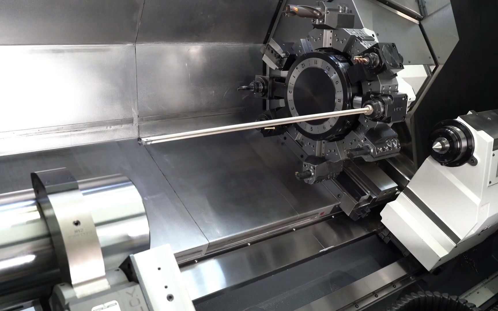 你试过用数控车床动力头钻1米长的深孔吗?