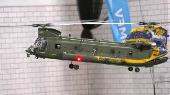 Tải video: CH-47直升机模型室内飞行，像真的一样