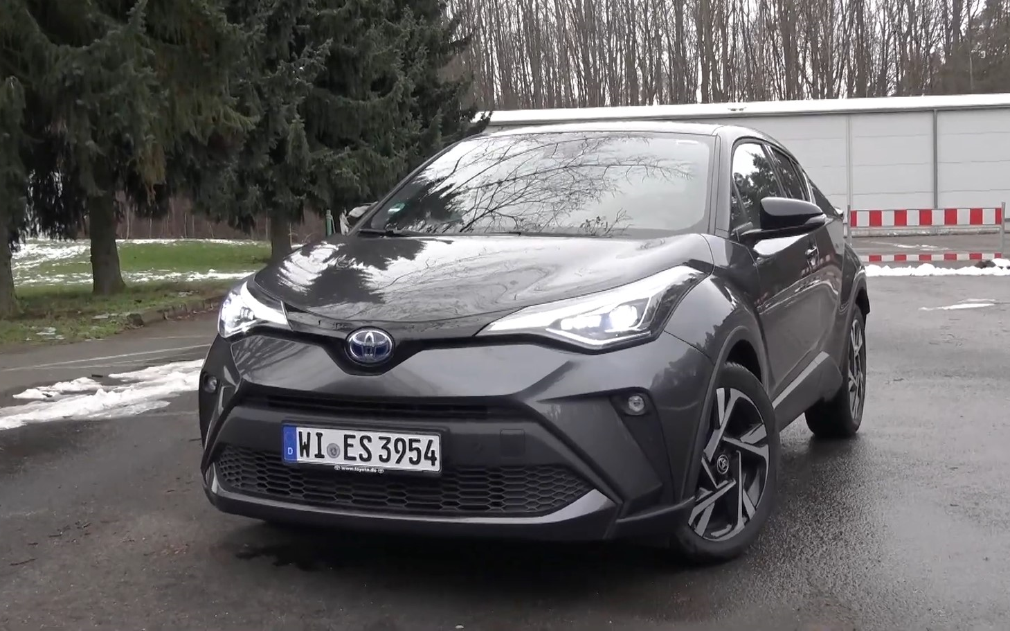 混动无限速驾驶 2023欧版丰田c-hr 2.