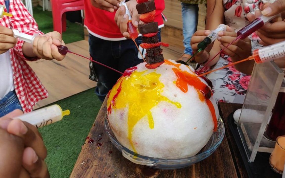 印度街头巨型雪糕,像脸盆一样大,足足有2斤重,一小时都吃不完!