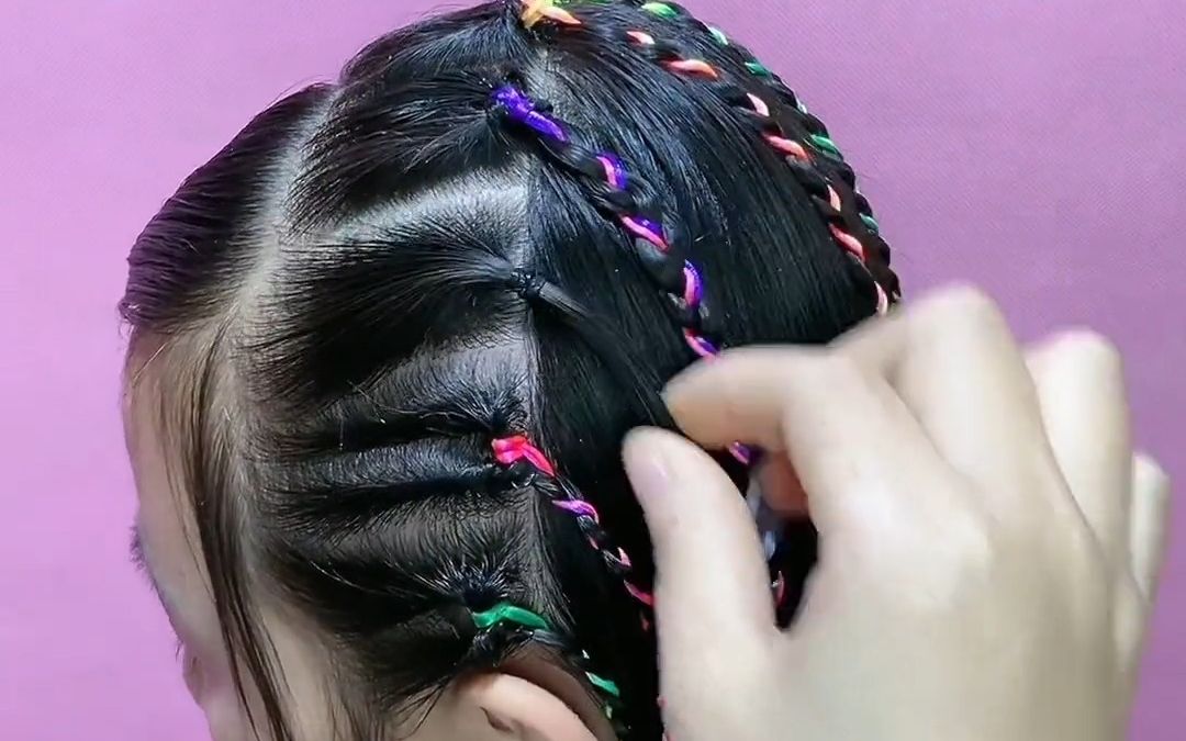 语音讲解又酷又飒的简单彩绳脏脏辫辫发型