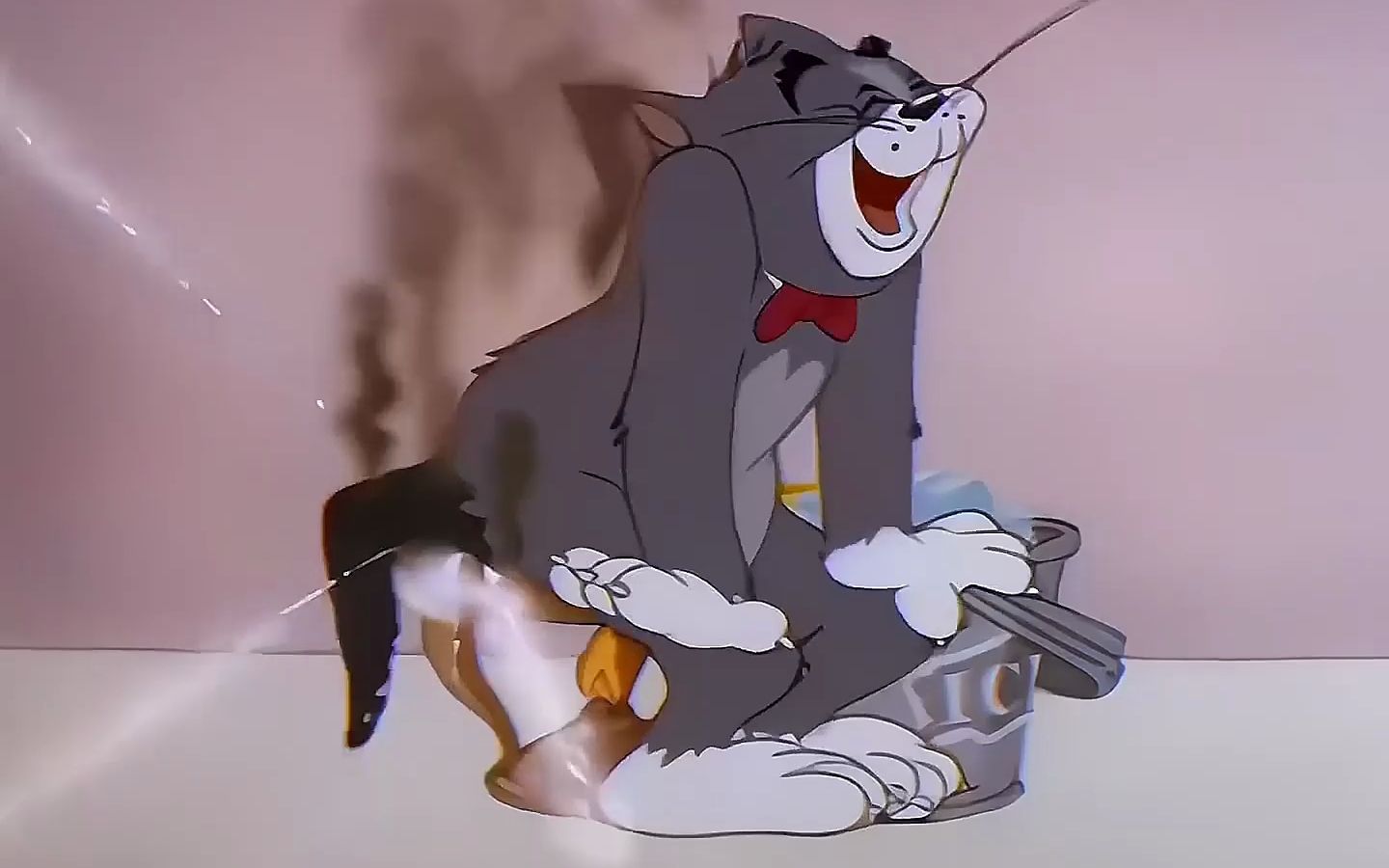 "还是汤姆受伤的一天"#猫和老鼠 #治愈系 #汤姆和杰瑞 #专治不开心