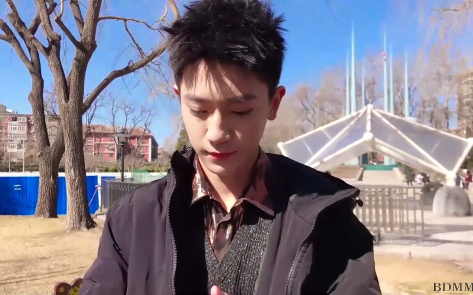 李天泽#下楼前,最后一场solo表演,cover 推开世界的门_哔哩哔哩 (゜
