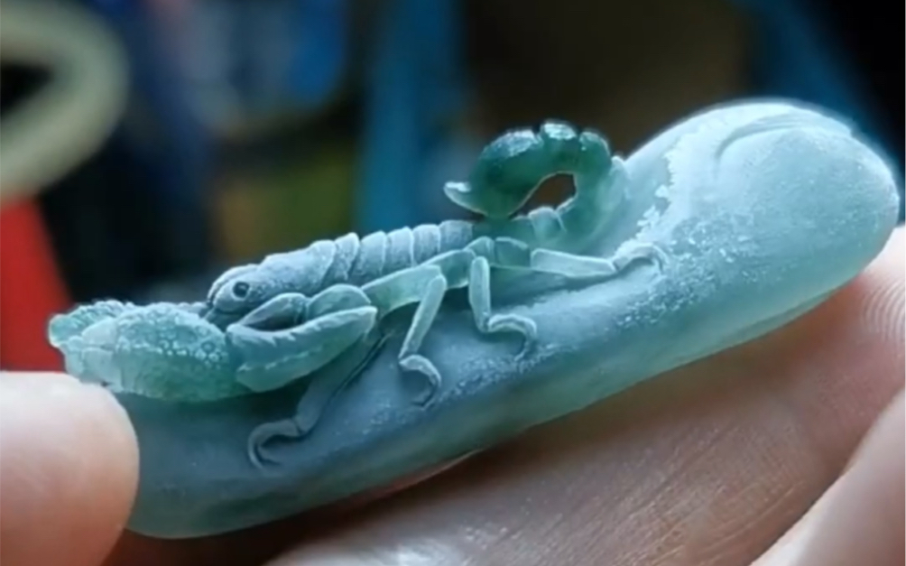 最近的小龙虾可真肥真好吃! #翡翠 #雕刻