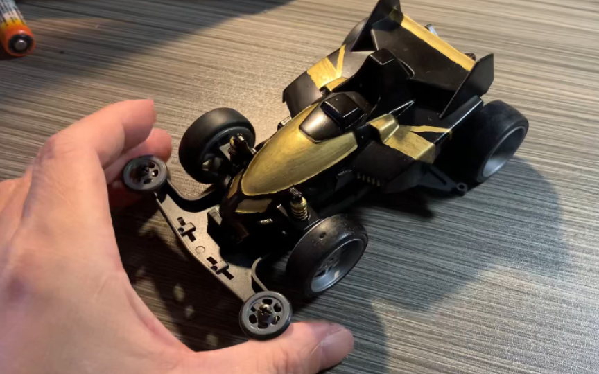 涂 潘氏四驱车-手涂黑金冲刺流星