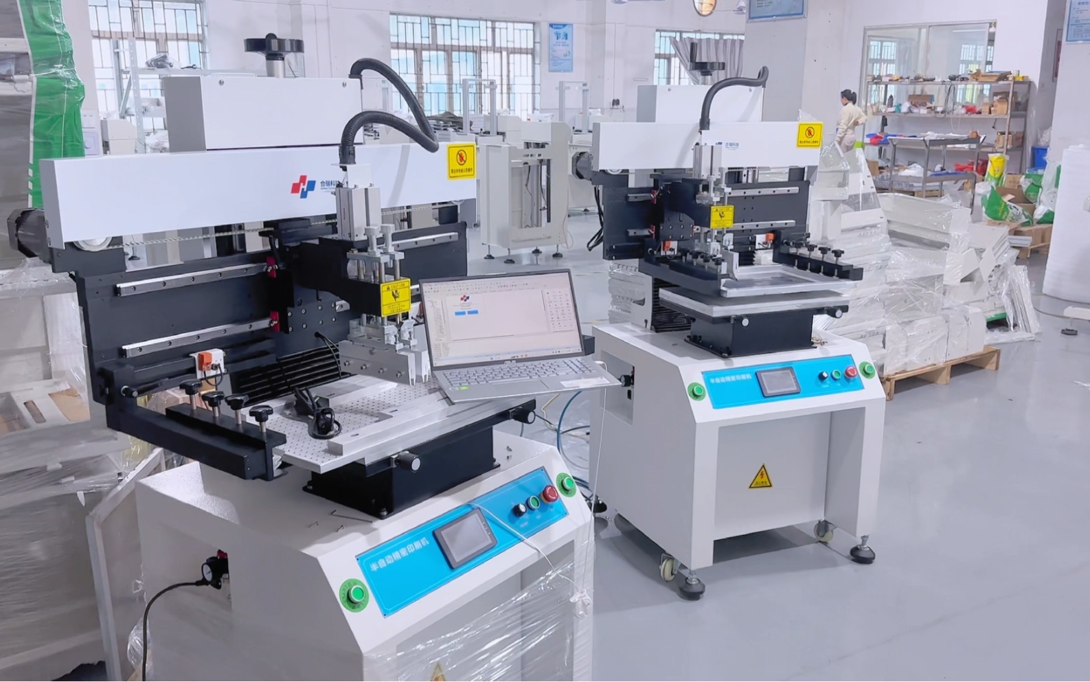 合瑞科技全新简约白半自动锡膏印刷机刮新能源汽车部件导热硅脂