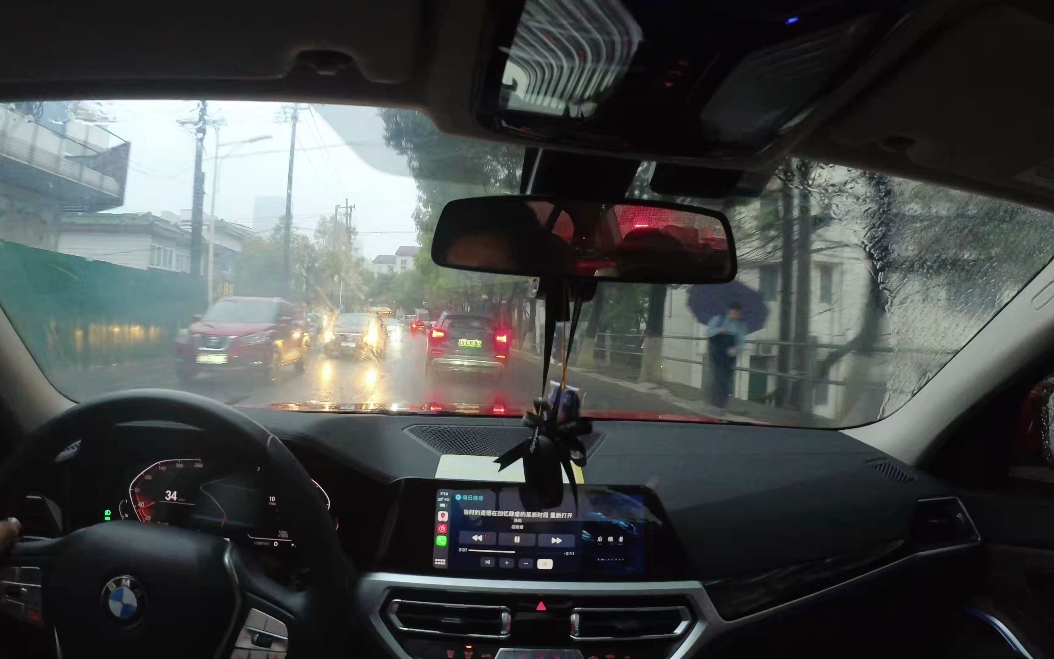 雨天bmw 325 li 第一视角不敢多踩油门 没啥信心_哔哩哔哩_bilibili