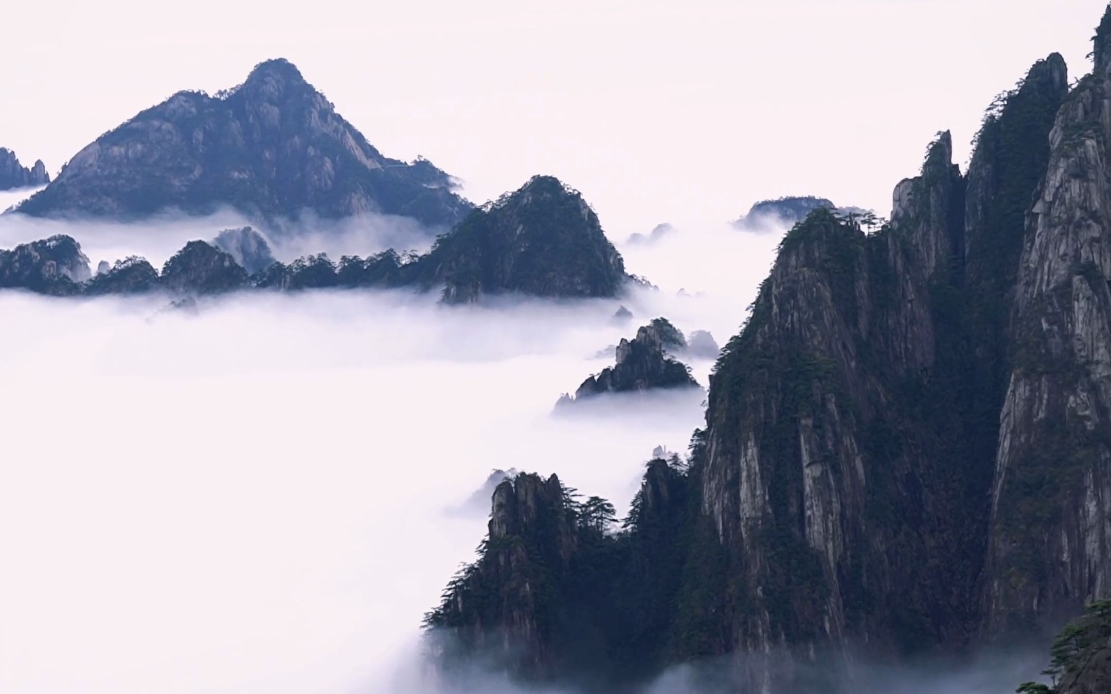 [图]半山烟雨半山晴，几分朦胧几分清。云遮雾绕终何处，丝丝缕缕入人心。