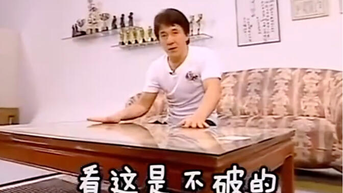 成龙大哥又在家具城看上一套新家具