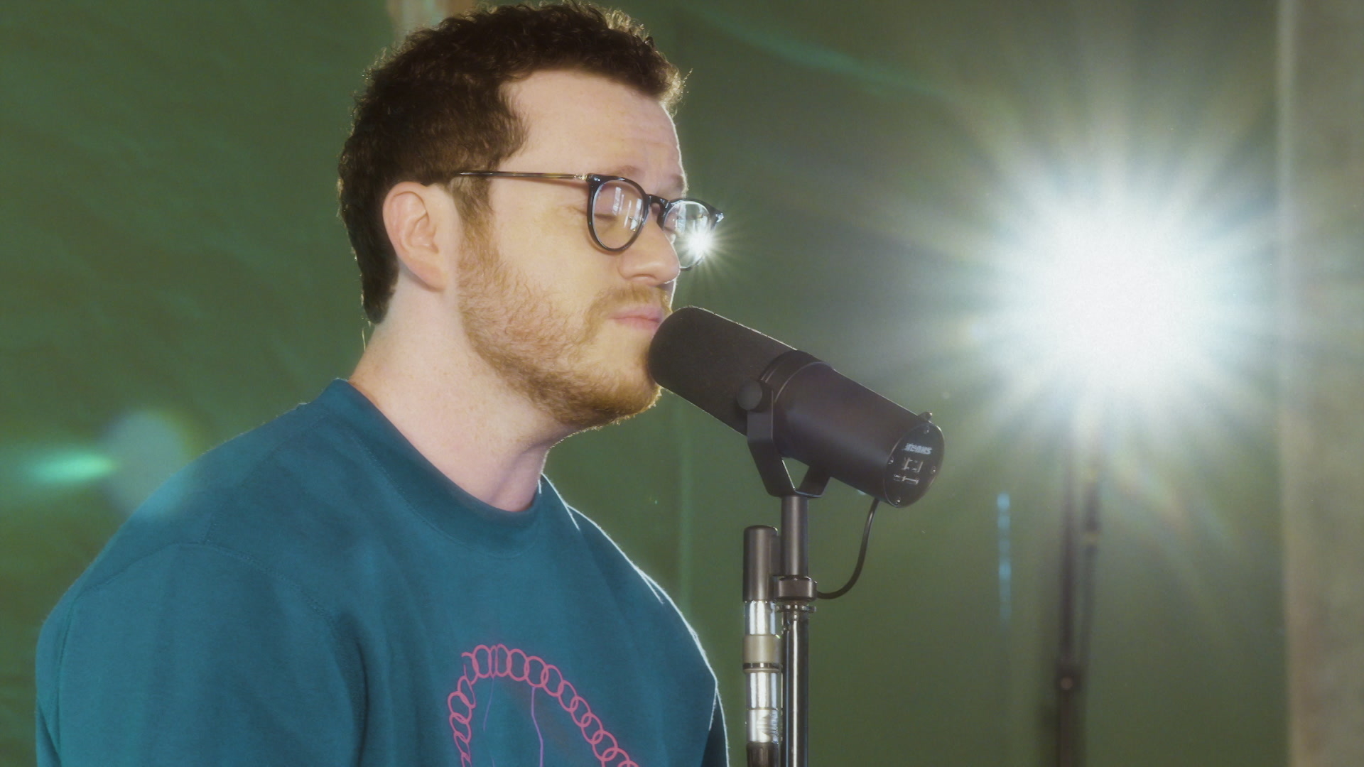 what other people say [official video] - sam fischer_哔哩哔哩