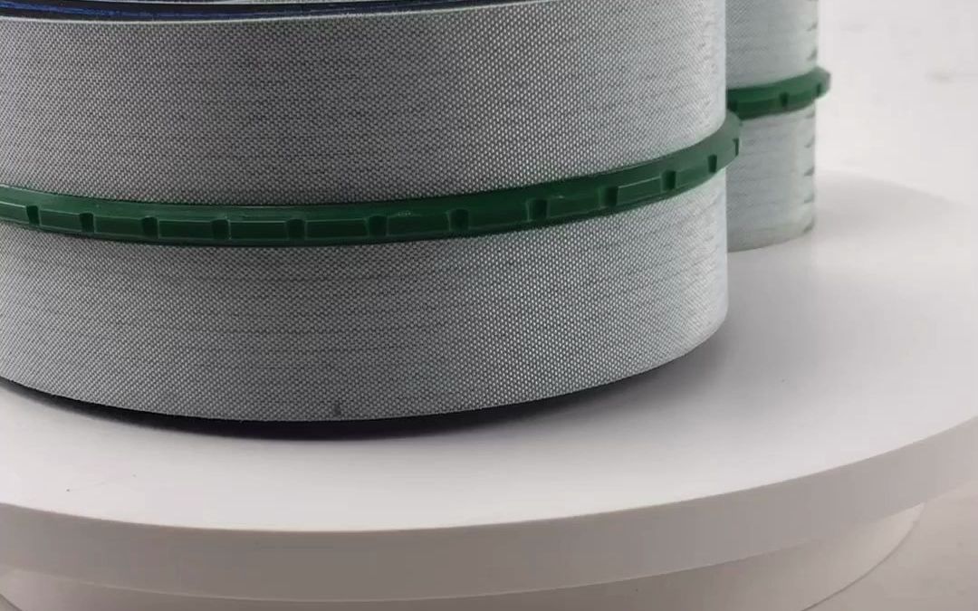 加导条防跑偏海绵pvc输送带 采用聚氯乙烯(pvc)材质的底带