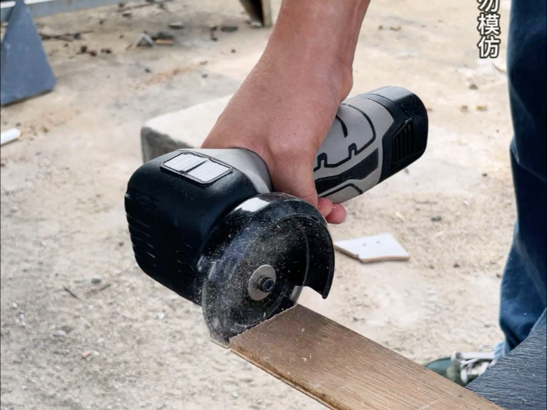 单手就能拿捏的角磨机,别看它小,力大的很