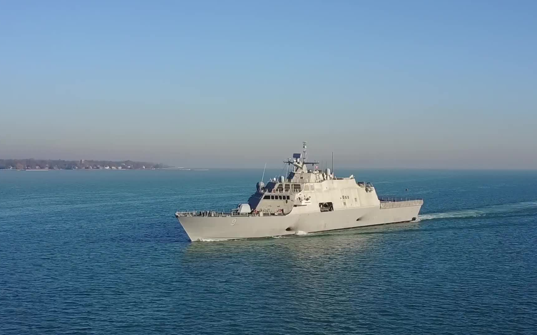 【美国海军】自由级濒海战斗舰"小石城"号(lcs-9)接近底特律市(2017