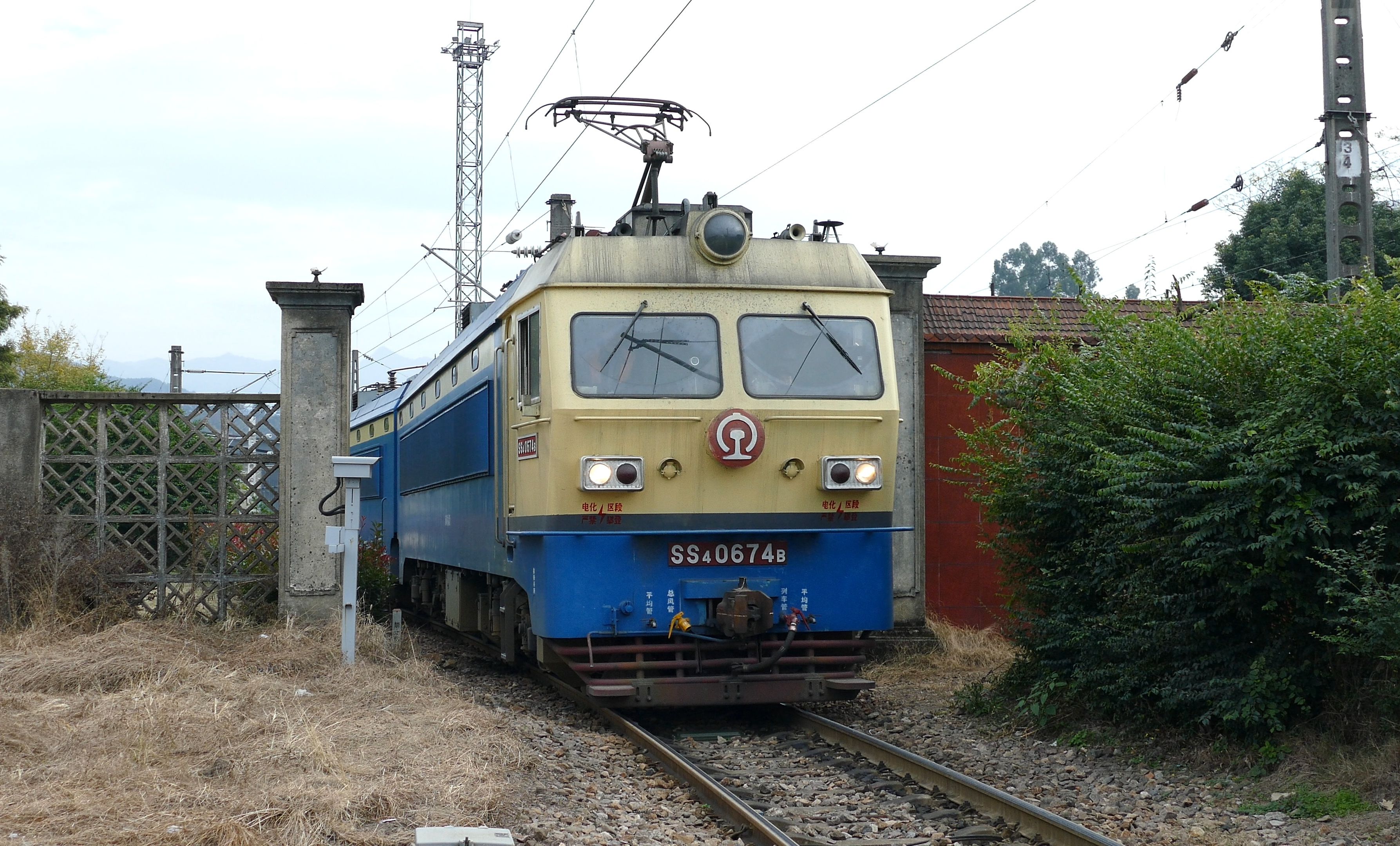 【鹰厦铁路】超近距离看ss4-0674出库(原声)