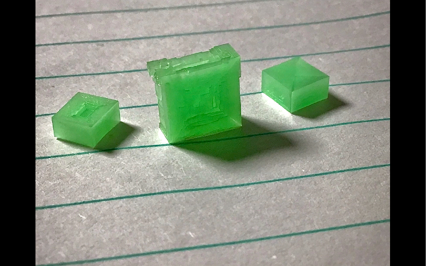 绿绿的带四氯合铜离子的氯化钠晶体