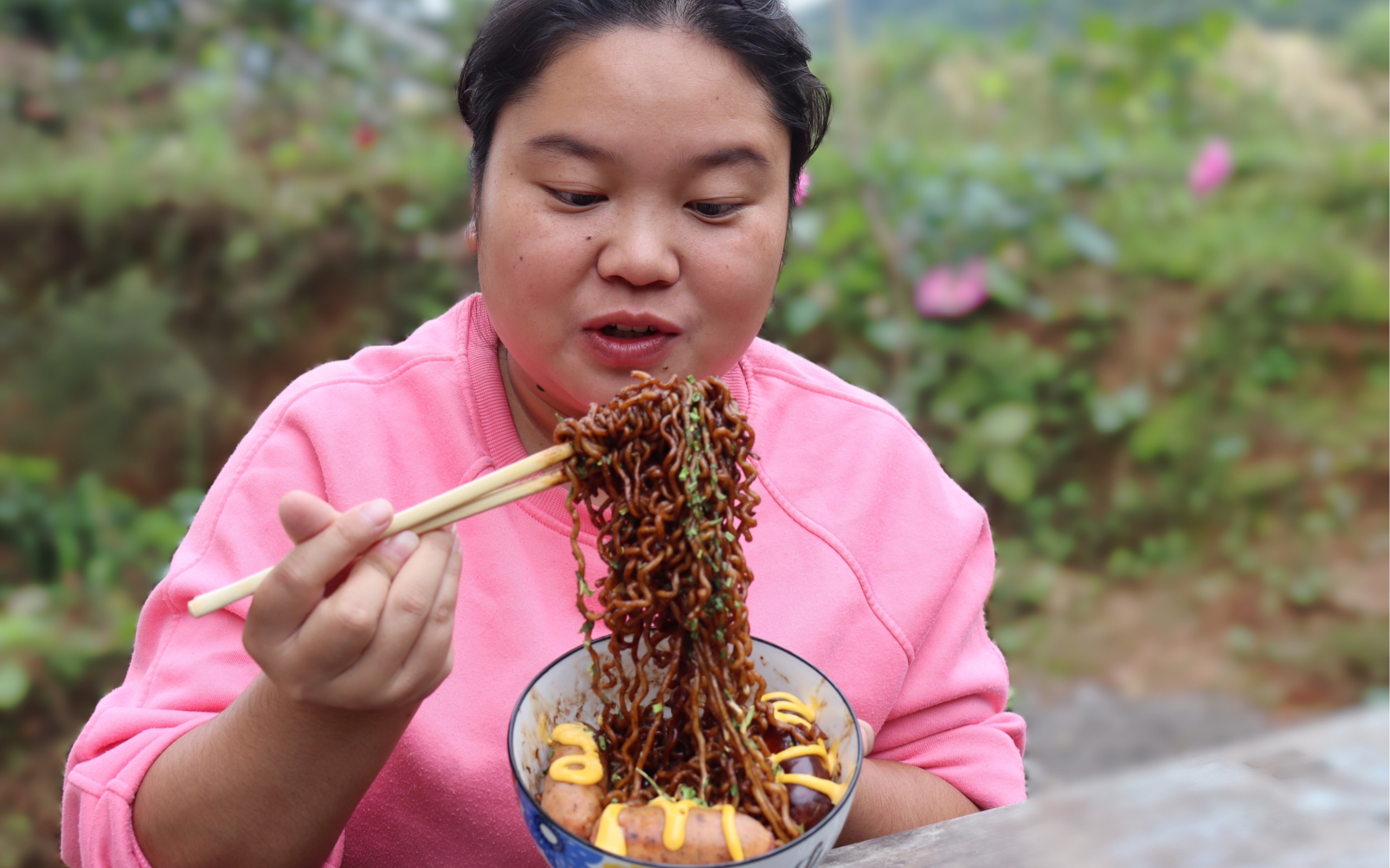 小婷开始秋播挖地种菜咯,大白菜,红菜薹,茼蒿,年底涮火锅吃哔哩哔哩bilibili