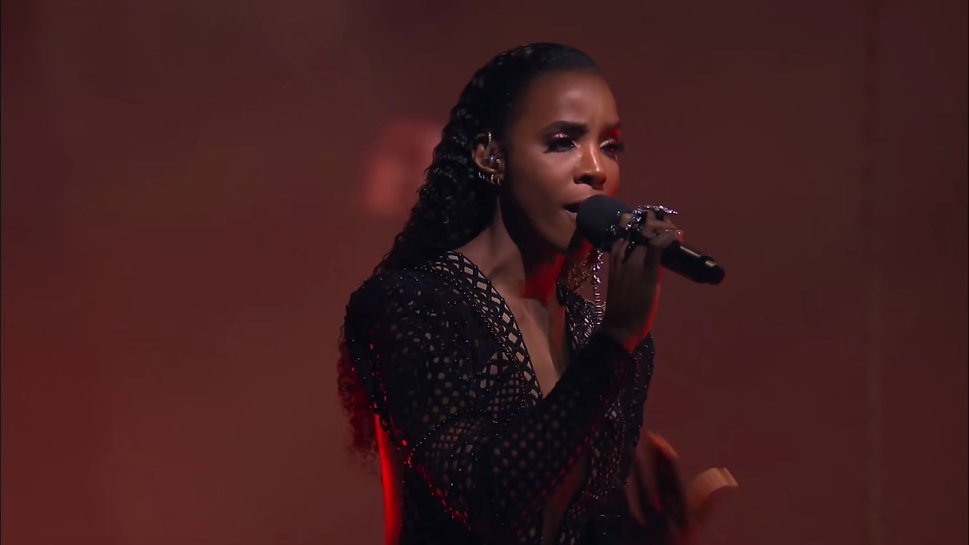 [图]The Grand Finale Kelly Rowland and Zeek Power sing 'Earth Song' The Voice Aust