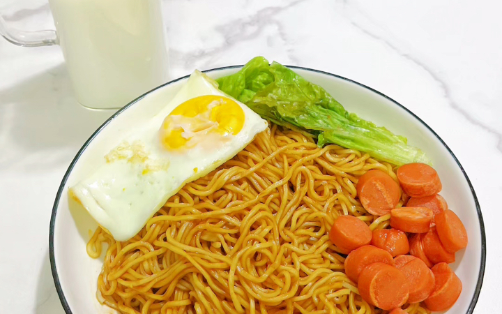 早餐03高配版葱油拌面90 牛奶05