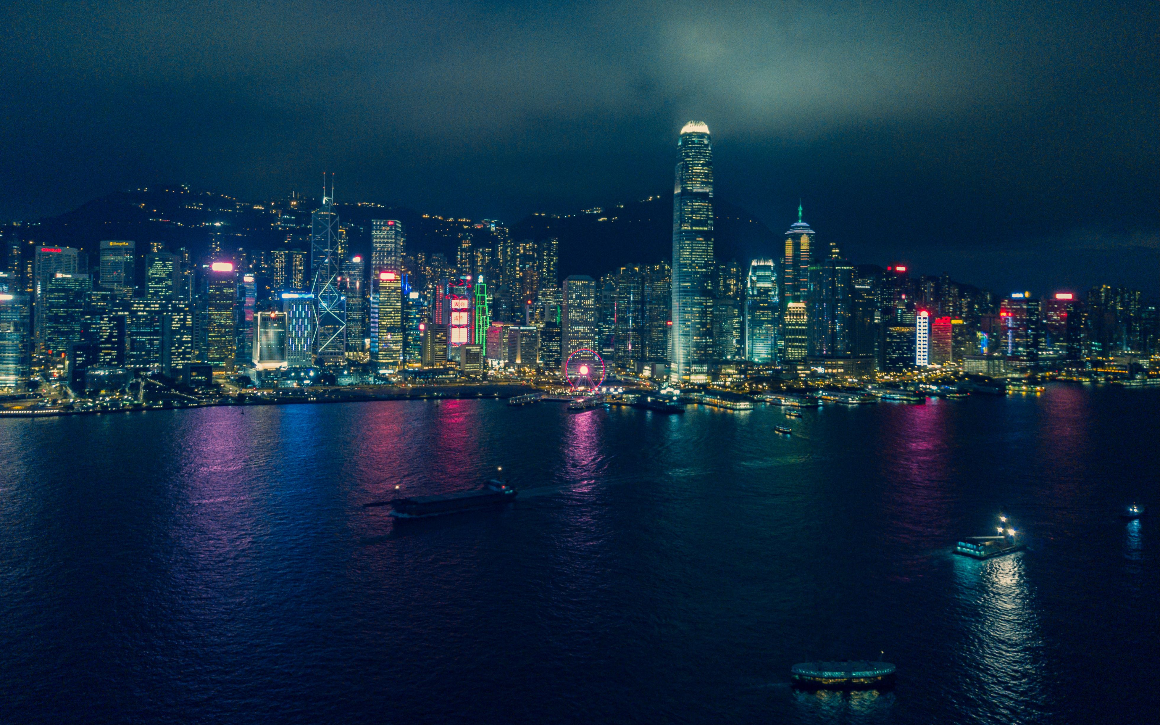 强行让香港维多利亚港踩点