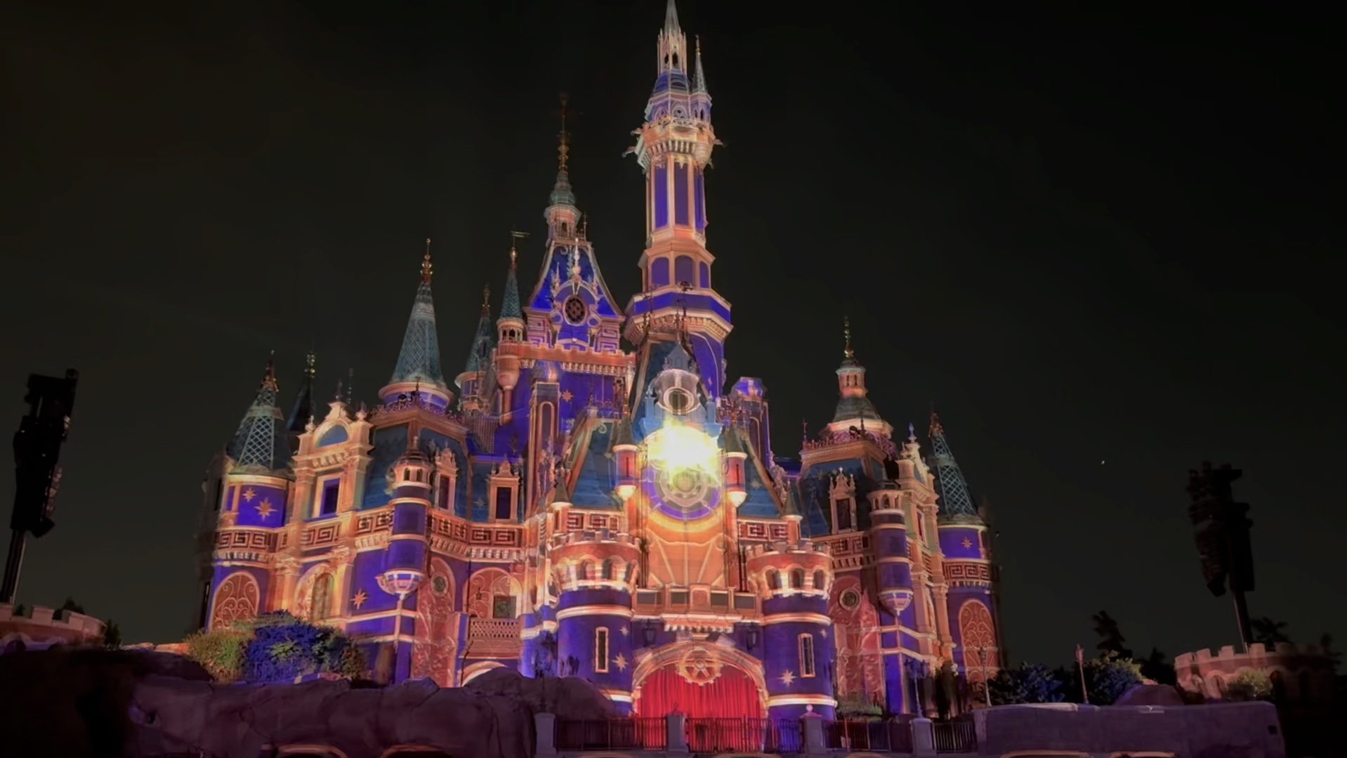 梦幻城堡烟花秀!点亮夜空