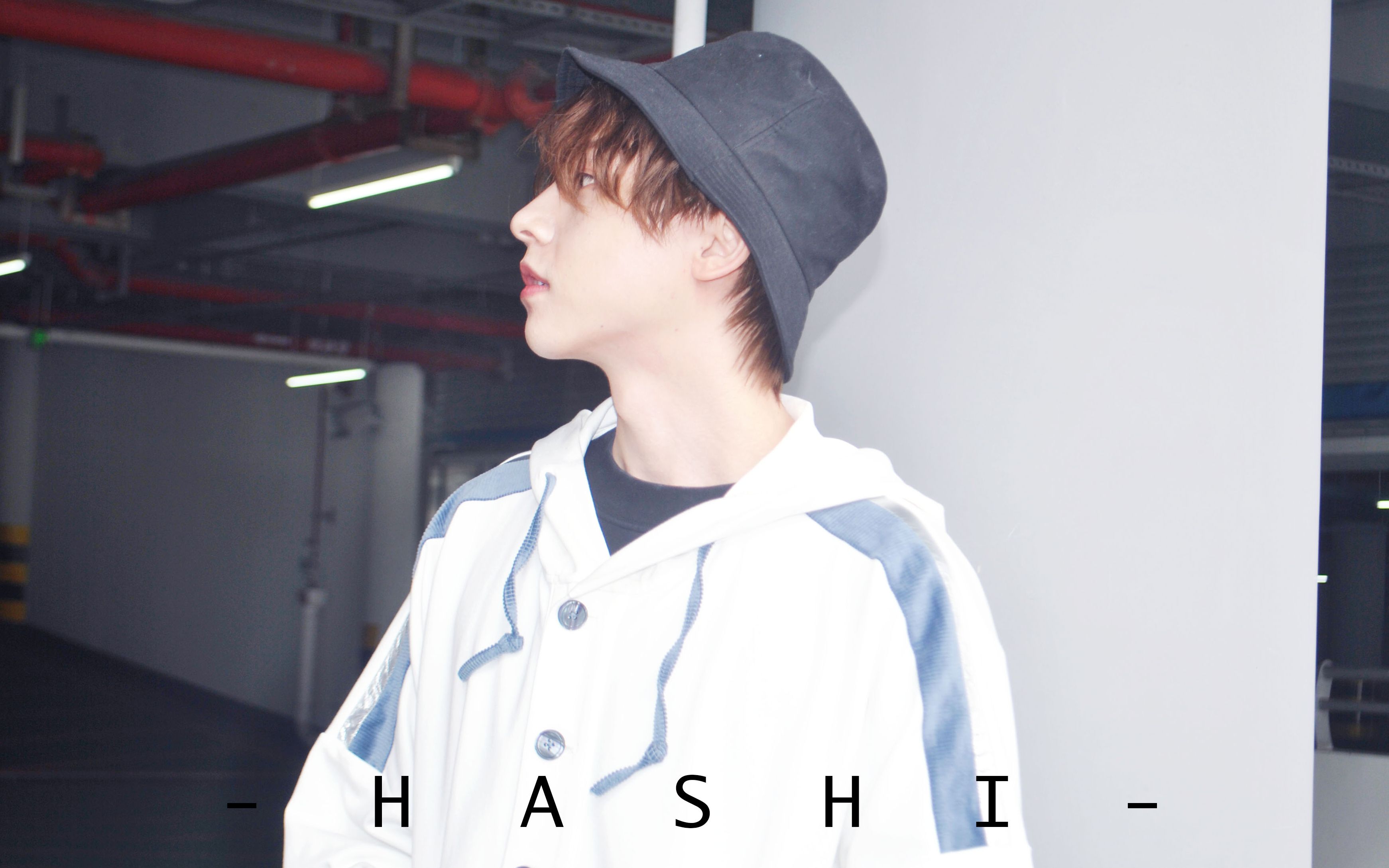 【周锐zee】2018/10/29重庆ckg接机记录(字幕版)_哔哩哔哩 (゜-゜)つ