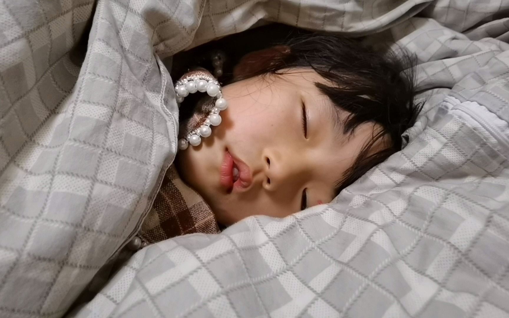 拍摄萌宝睡觉的样子