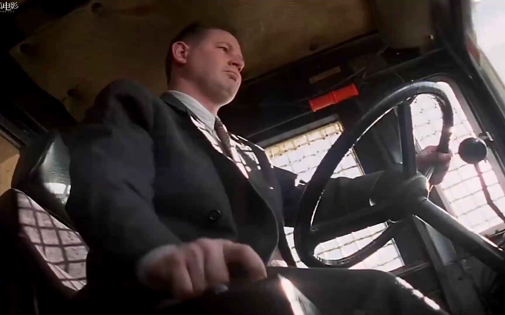 一个好人:杀手开巨型卡车压大哥,没想大哥才是真高手,有惊无险