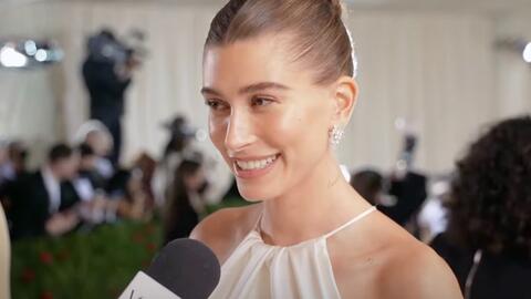 Hailey Bieber Gasped When She Saw Emma's Look, Met Gala 2022 With Emma  Chamberlain