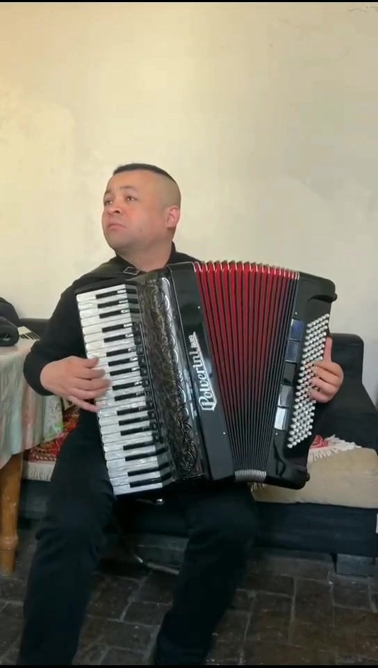 吉尔拉! 手风琴教学 热门音乐 乐器达人 手风琴 手风琴吉尔拉教学