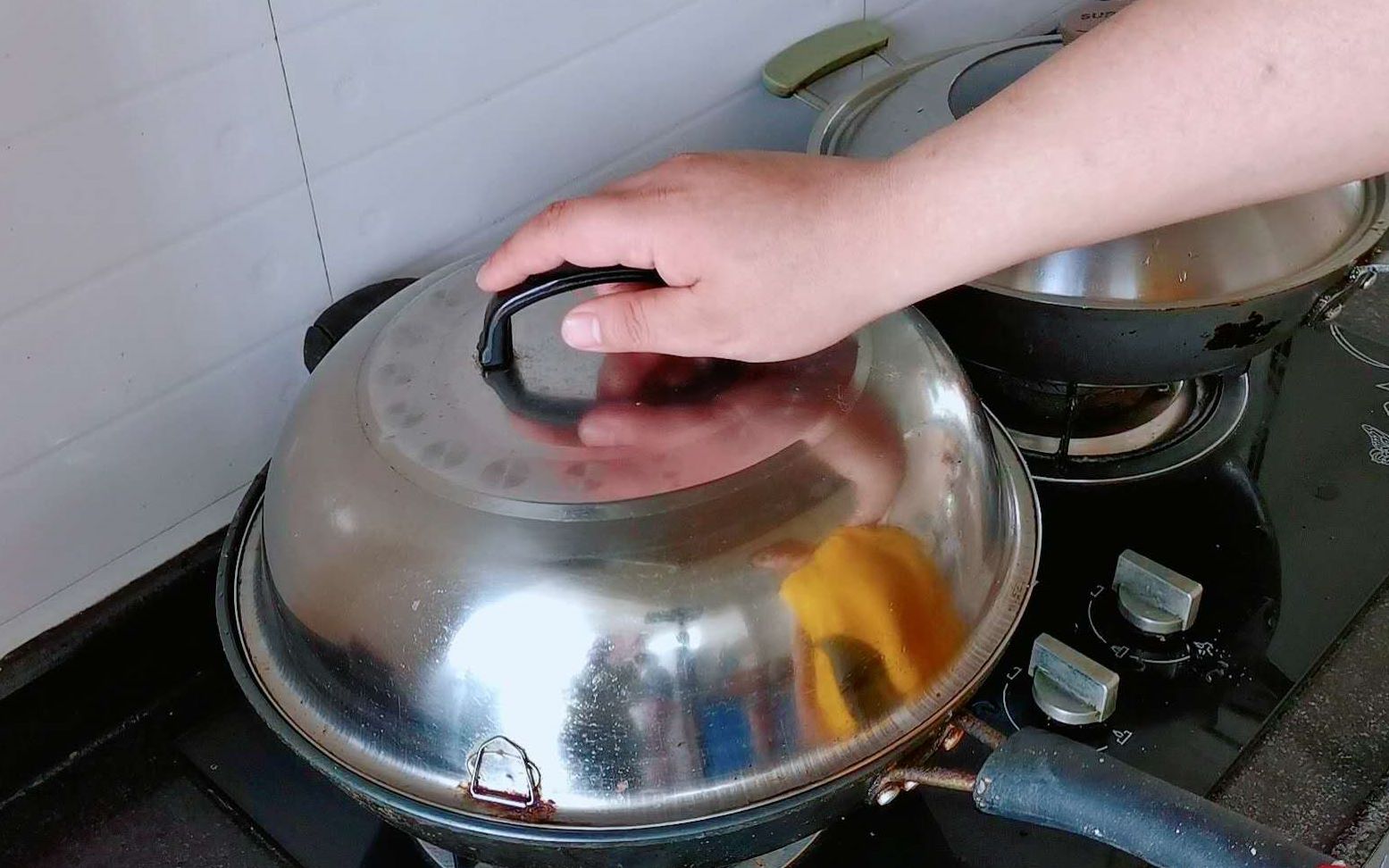 老公想吃白菜,媳妇做一锅给他惊喜,揭开锅盖,老公差点崩溃!