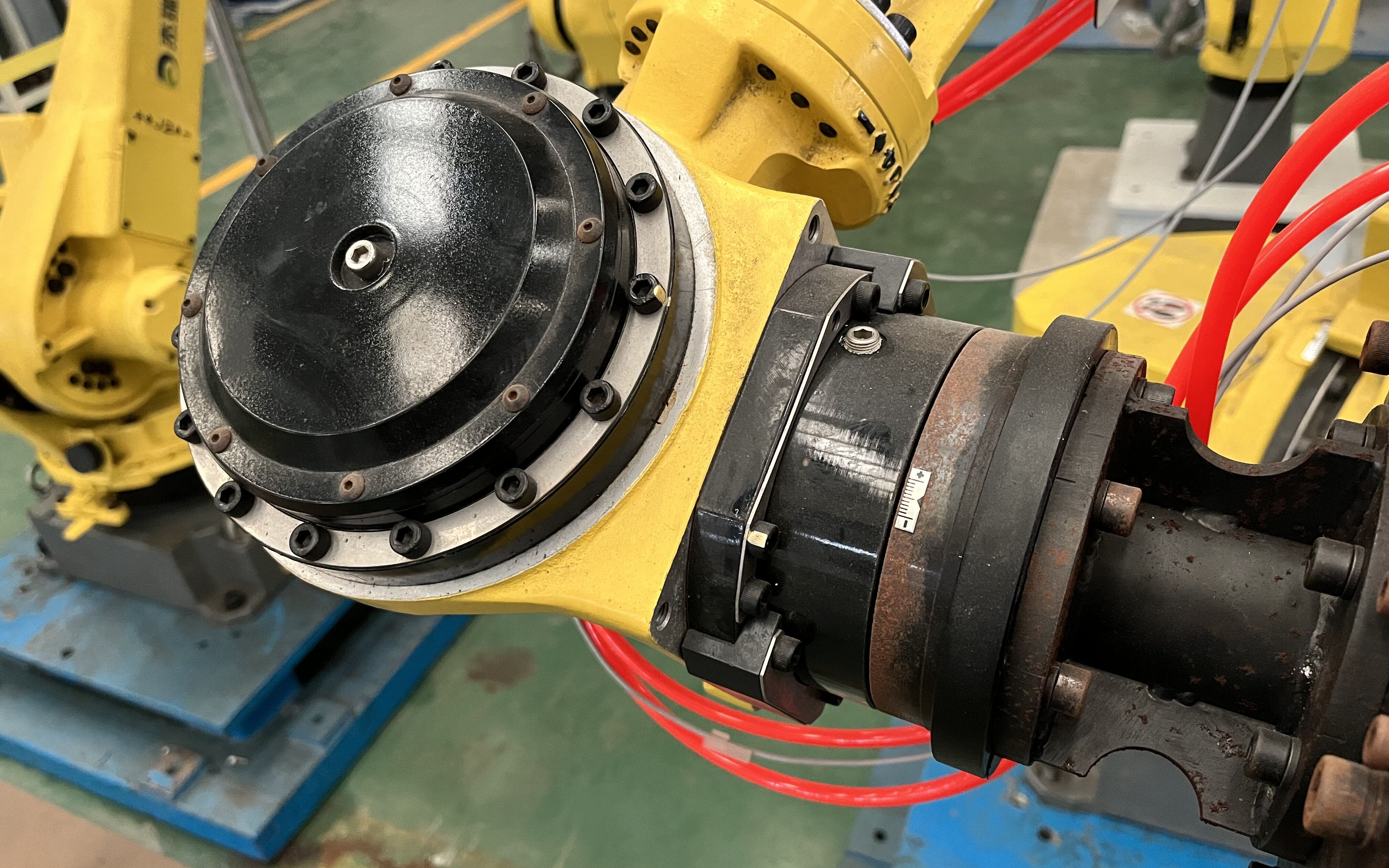 日本机器人末端法兰盘生锈了,其他地方都好好的,百思不得其解_哔哩