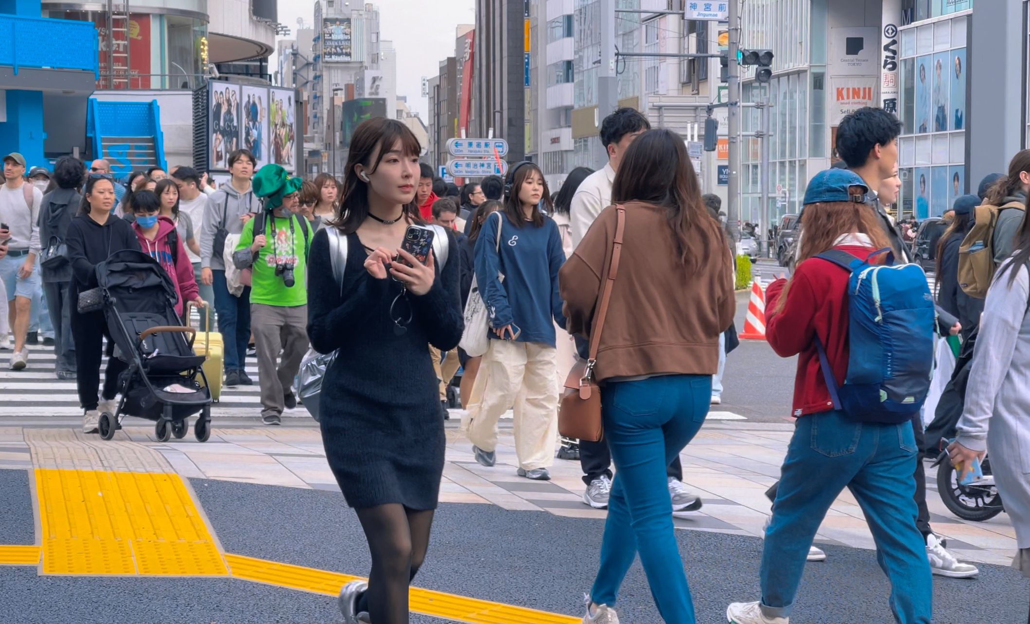 [图][4KHDR]日本云旅游2024 | 日本东京表参道十字路口，放松解压城市环境音