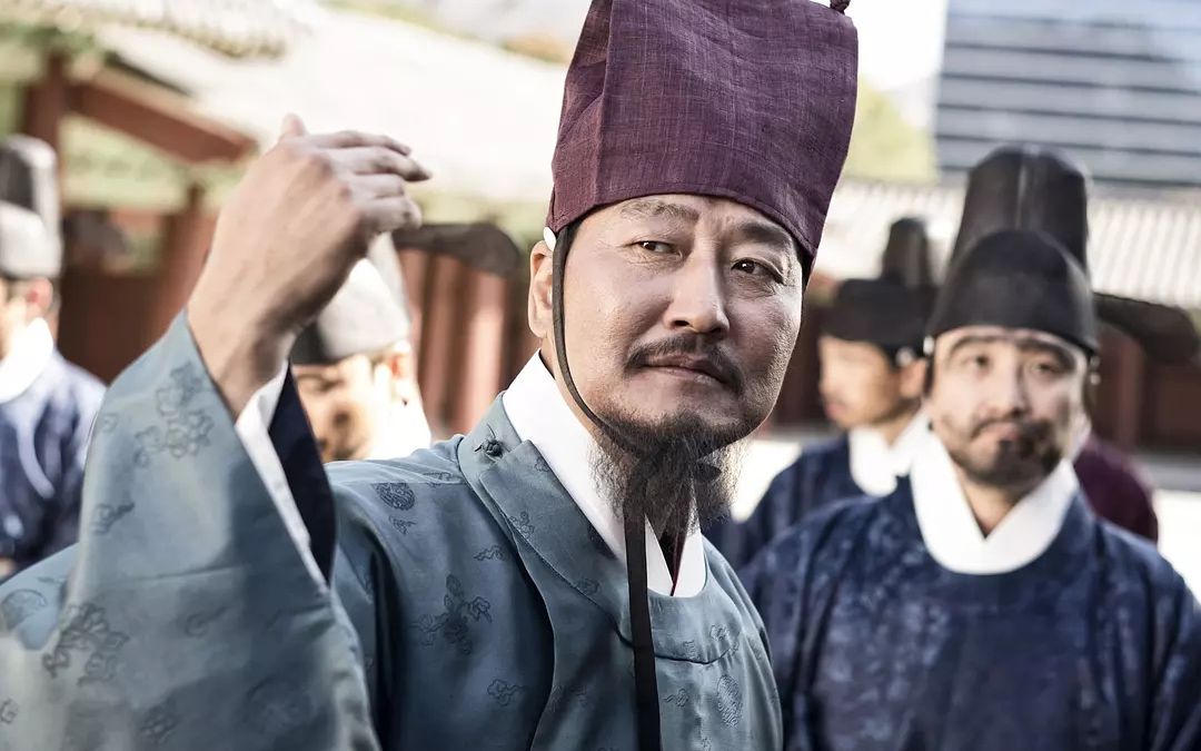 改变韩国百年历史, 饼脸叔宋康昊主演《观相》