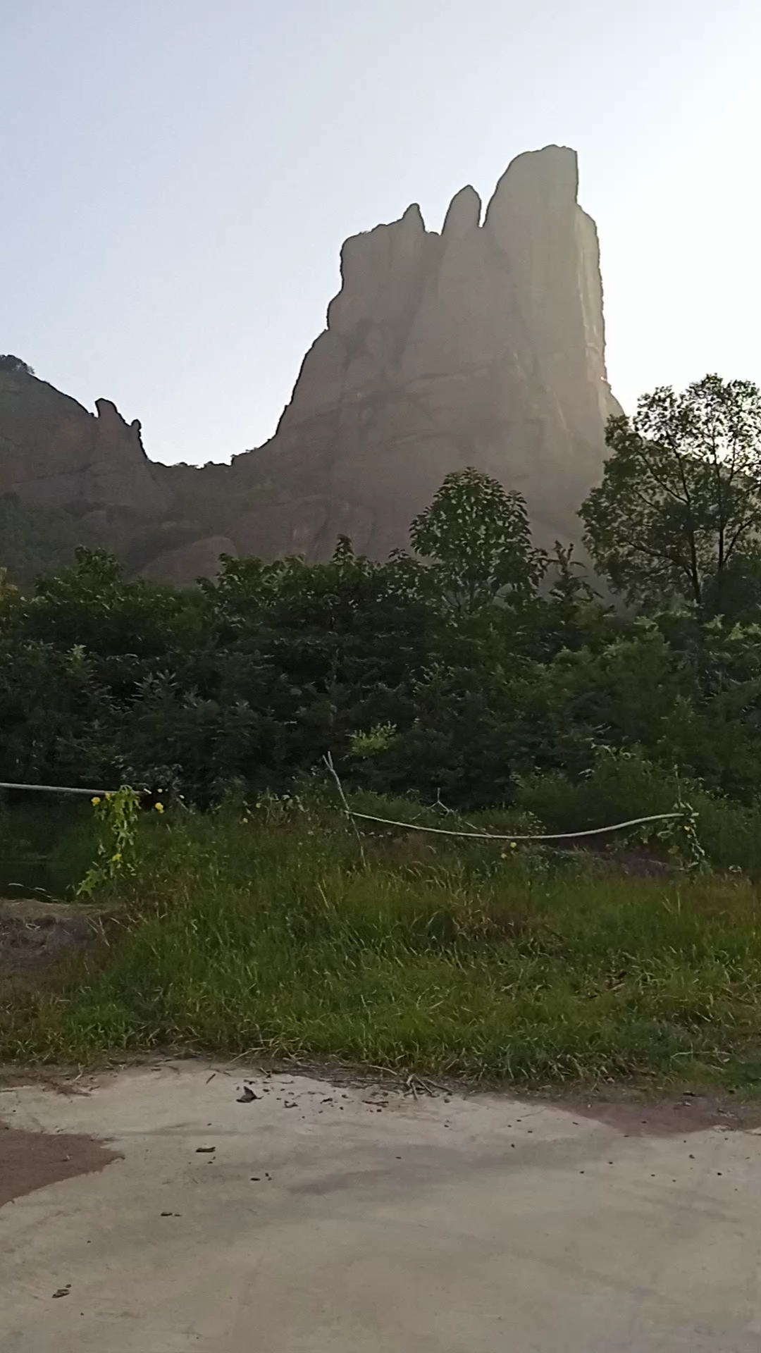 离320国道最近的风景区,上饶市弋阳县龟峰哔哩哔哩bilibili