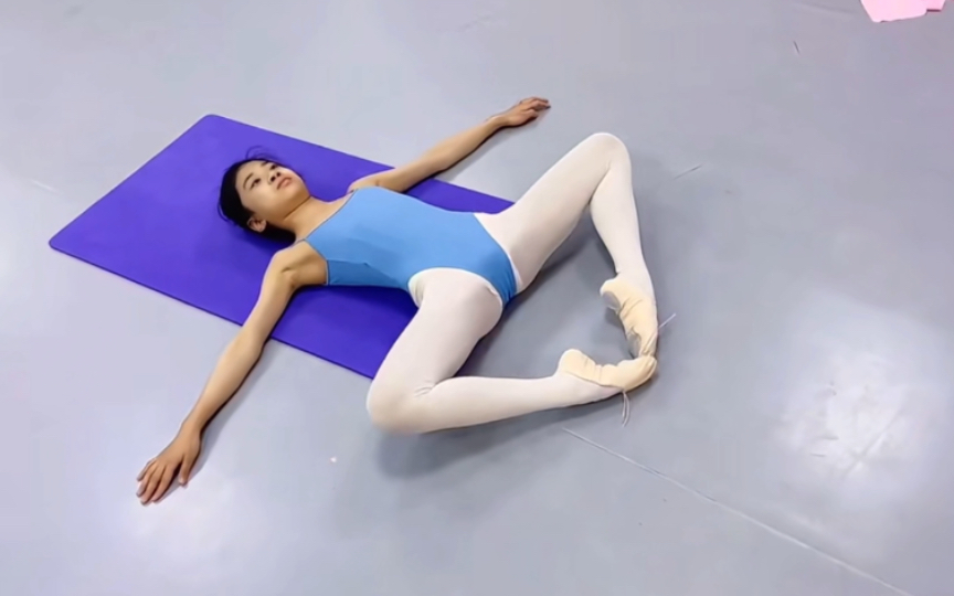 舞蹈生体操服白大袜开胯拉伸