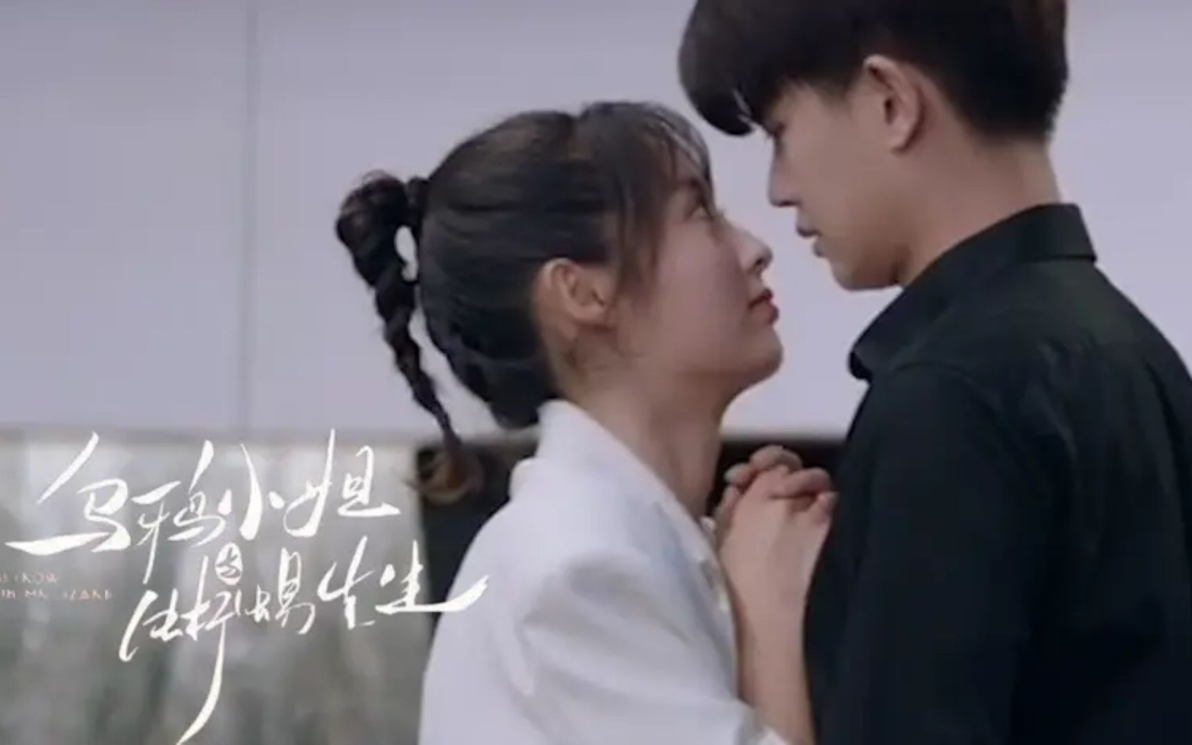乌鸦小姐-姜小宁最意外的一次接吻,顾川竟伸舌头,导演都没眼看