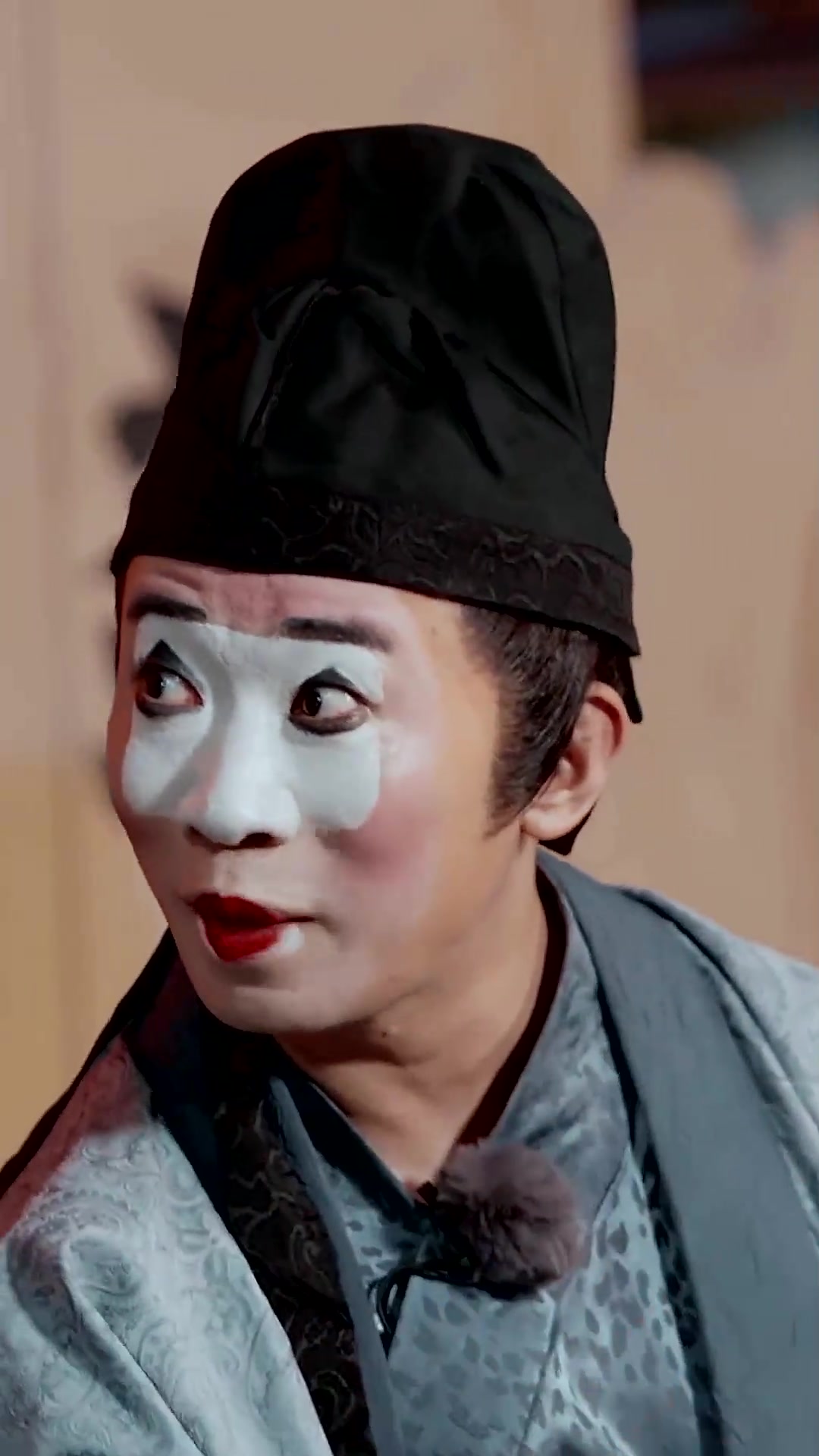 《最美中国戏》提笔画眉戏曲变装 颐和戏社今日开园,丑角儿唐明皇来贺