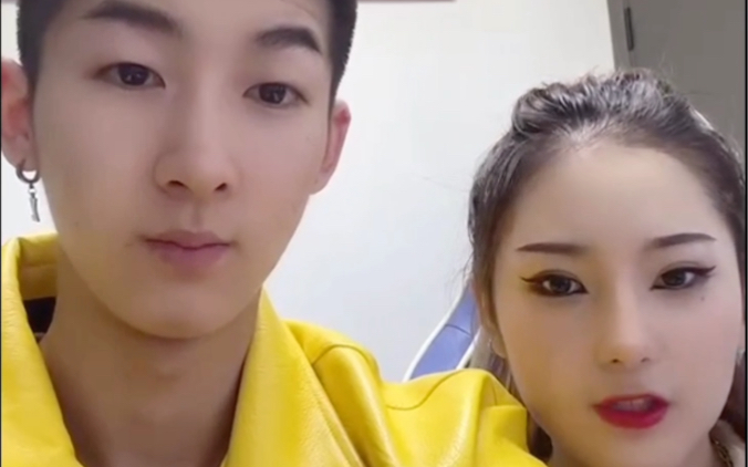 顶流cp,寒王法克儿姐为通辽晚风气球的顾客录制祝福视频