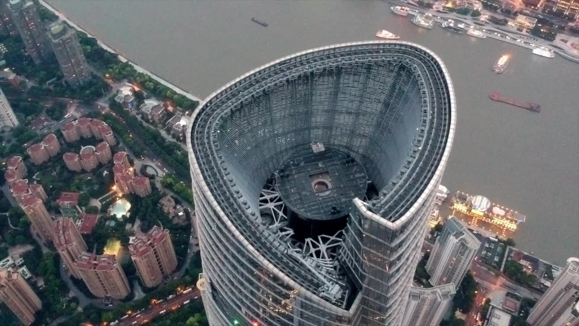 spark 700米飞越上海中心大厦