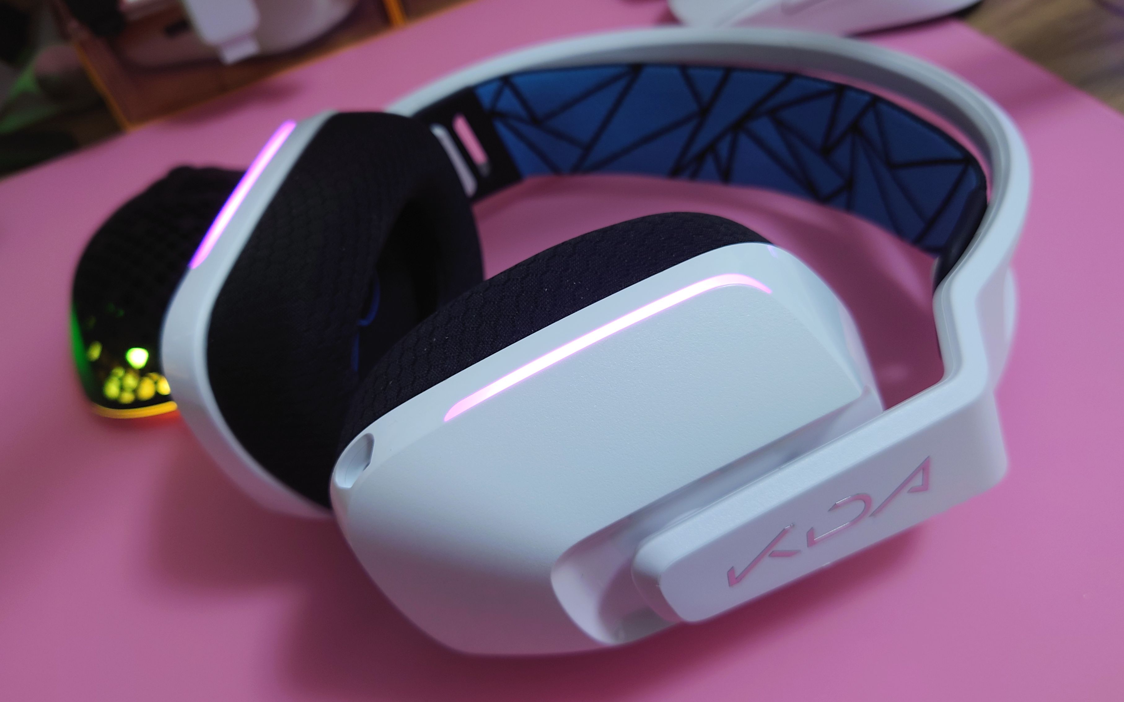 外设开箱始于颜值罗技g733无线游戏耳机开箱