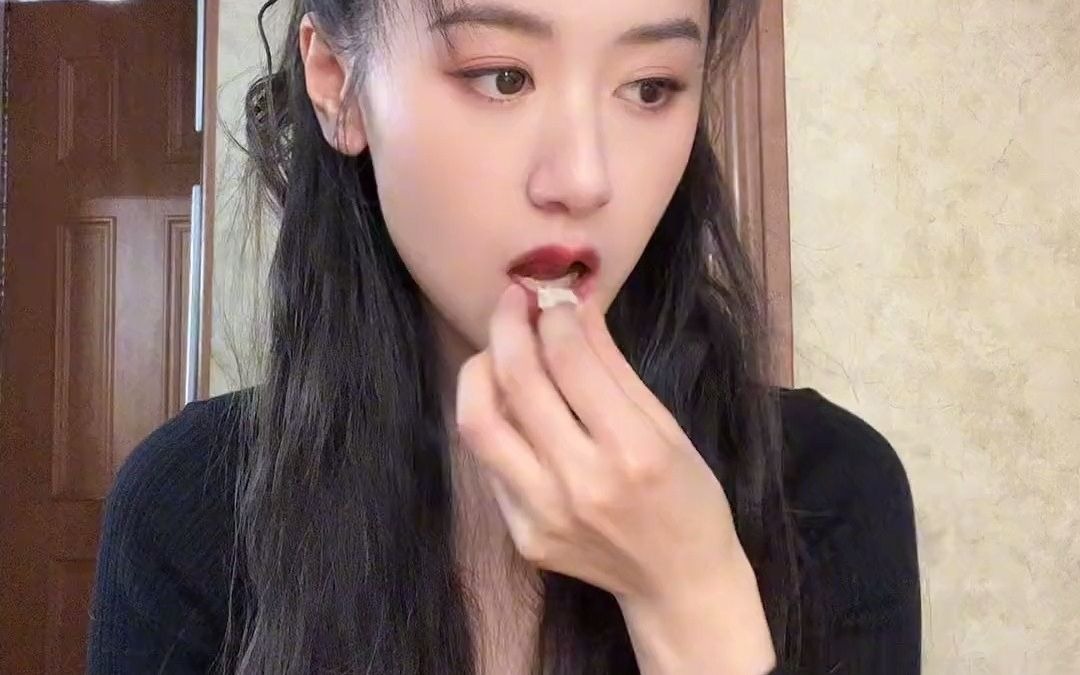 袁冰妍挑战吃东西