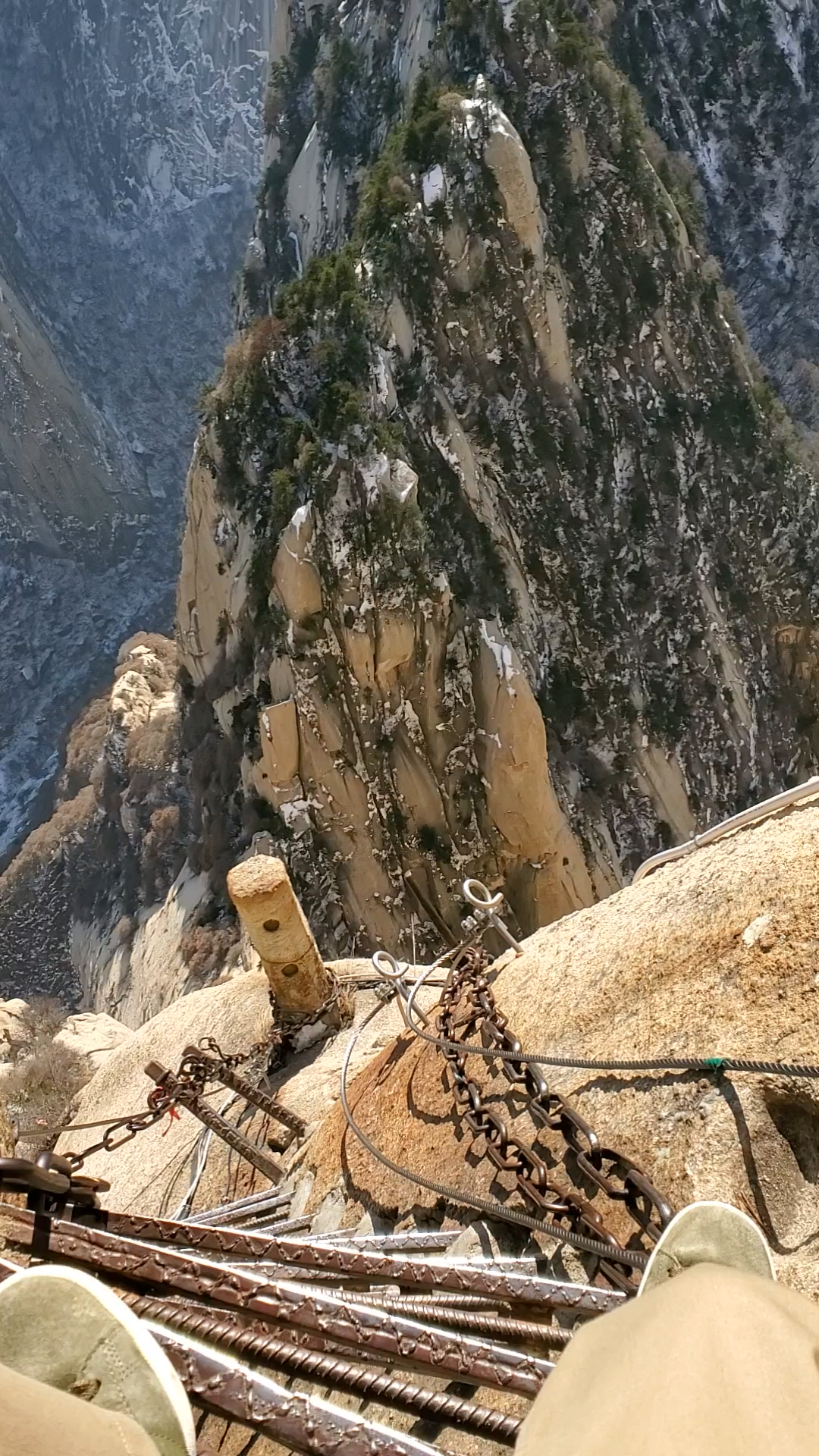 华山长空栈道_哔哩哔哩 (゜-゜)つロ 干杯~-bilibili
