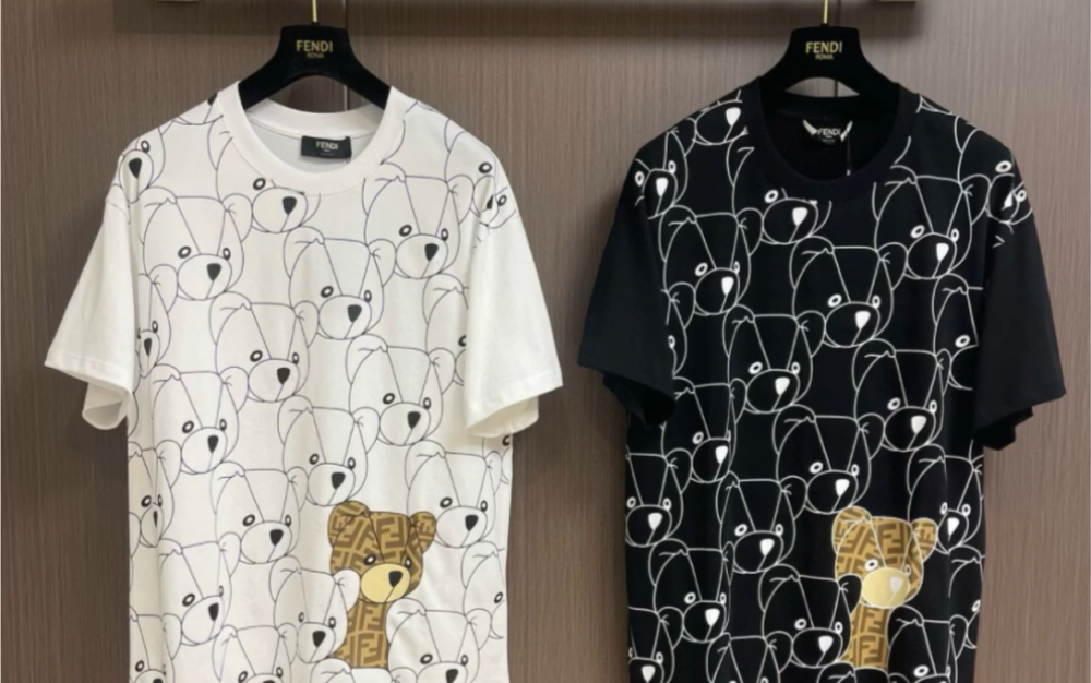 分享一下高仿芬迪fendi 卡通印花纯棉圆领男女同款短袖t恤