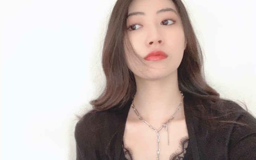 极狐中洗头哥的秘书萨玛斯&安田圣爱生活照:越看越耐看有味道的小姐姐