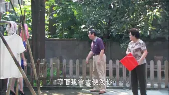 下载视频: 艾莉被泼水记