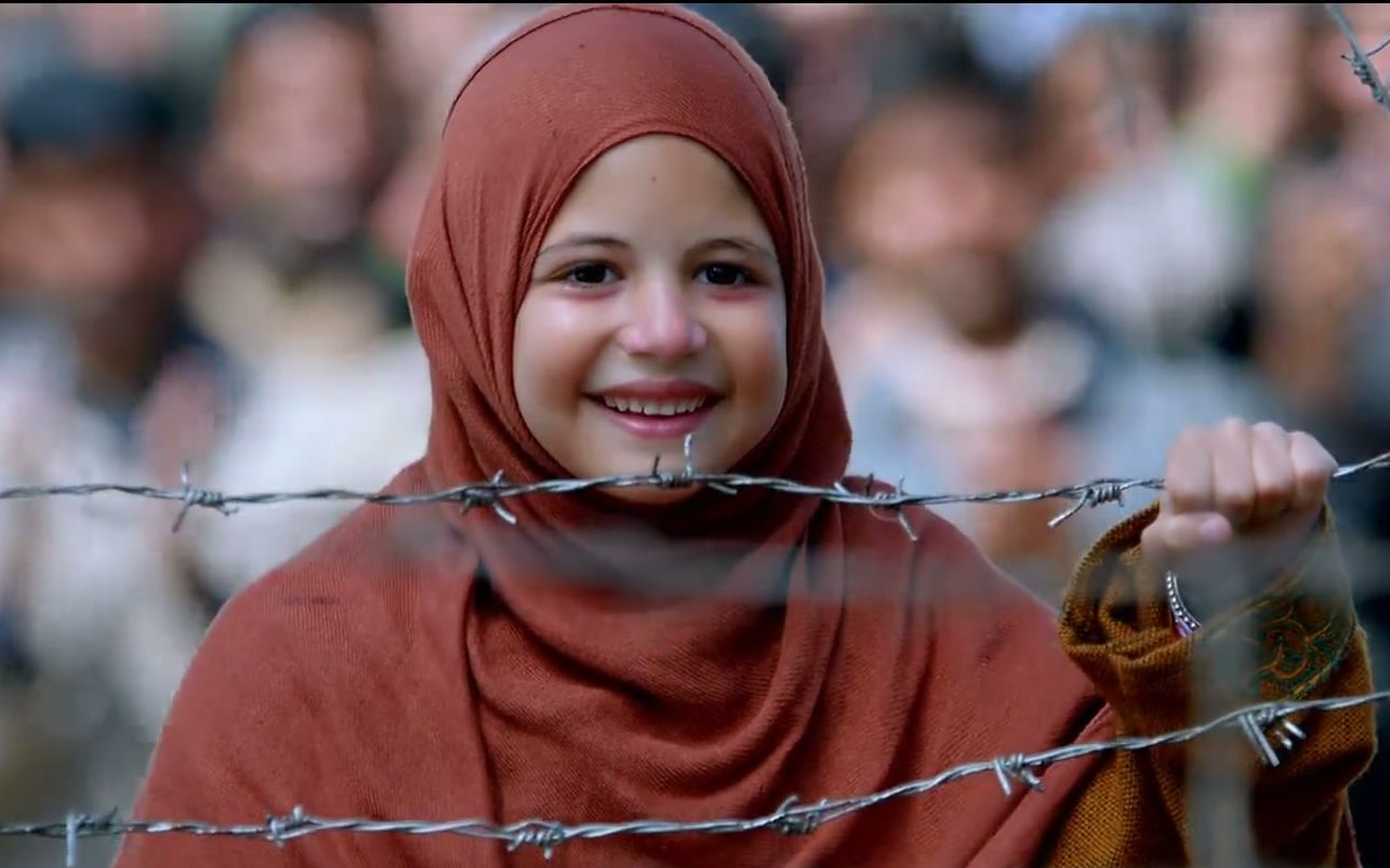 爱无国界.感动千万人.大叔跨境送哑巴女孩回家.